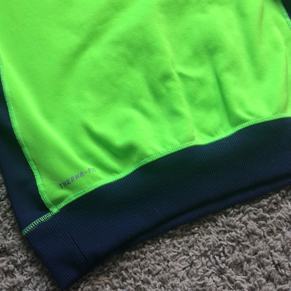 Nike Women’s Therma Fit Dri Fit hoodie - Picture 4 of 4